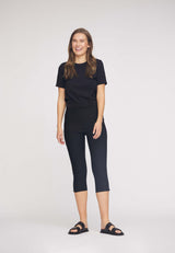 Elizabeth Slim Capri Medium Length - Black