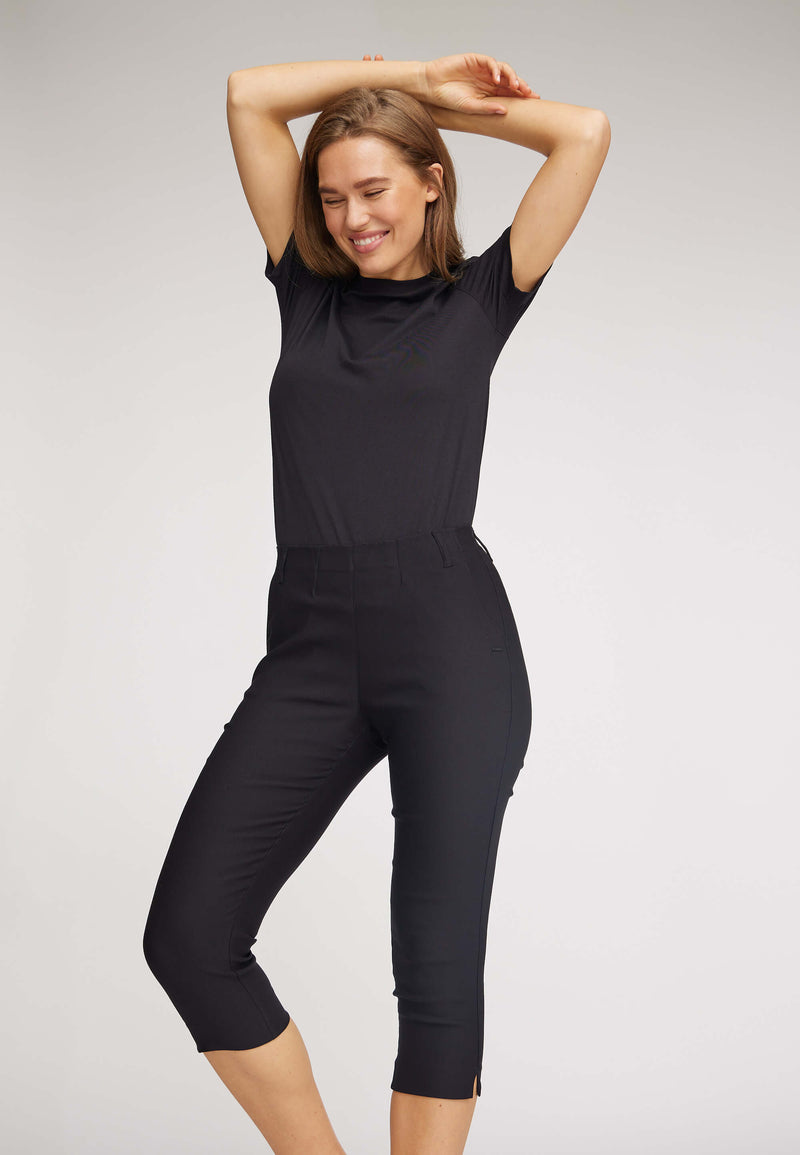 Elizabeth Slim Capri Medium Length - Black